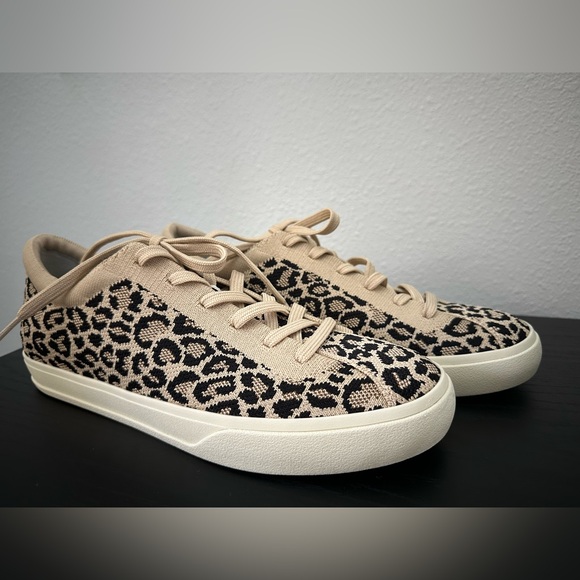 Rothy’s Little Dessert Cat Lace Up Sneaker - Picture 4 of 8